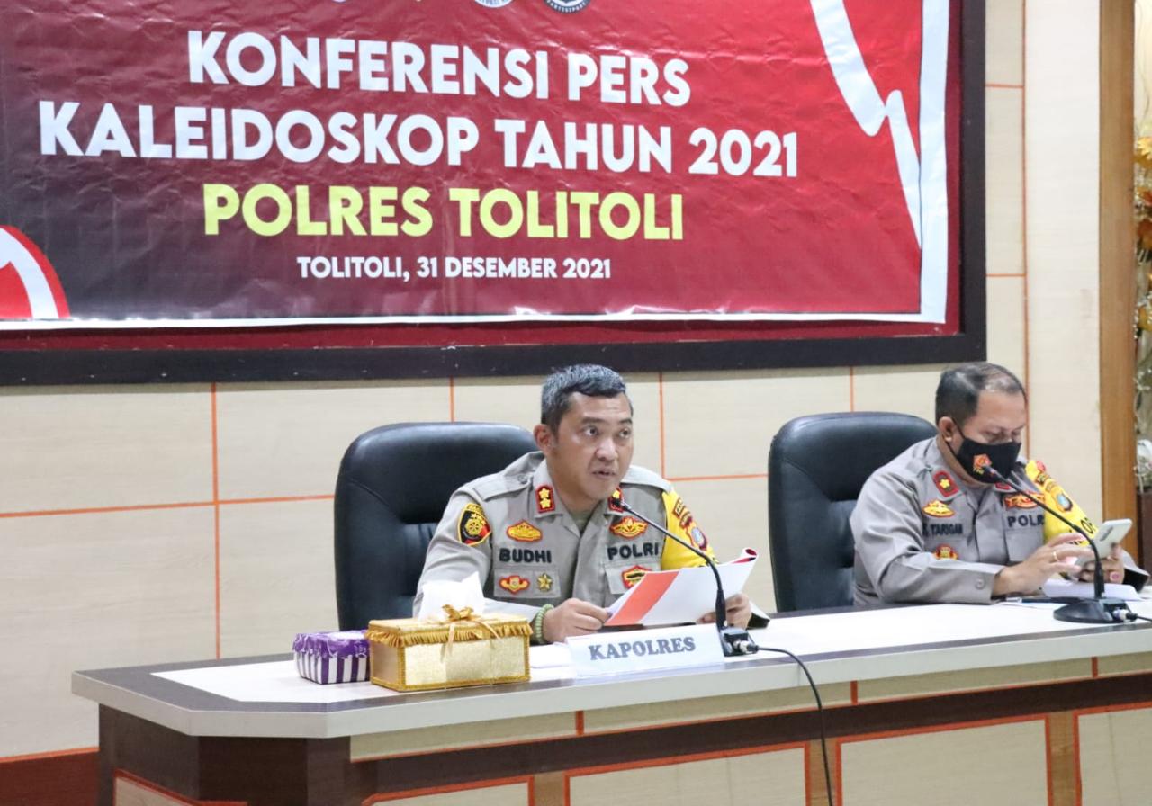 Kapolres Tolitoli AKBP Budhi Batara Pratidina SH SIK MH,di dampingi Wakapolres Tolitoli, di Aula Parama Satwika Polres Tolitoli (doc. www.detikindonesia.id)