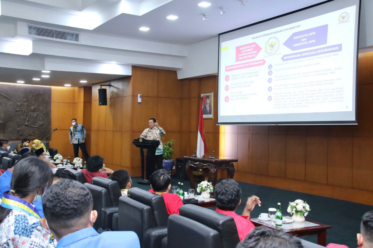 Ketua MPR RI Bambang Soesatyo bersama organisasi kemahasiswaan yang tergabung dalam kelompok Cipayung Plus (doc. www.detikindonesia.co.id)