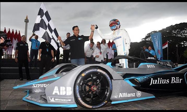 Anies Basewdan dan Pembalap Formula E (foto: istimewah / www.detikindonesia.co.id)