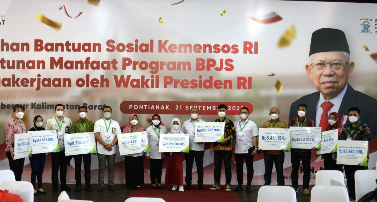 Wakil Presiden RI Ma’ruf Amin Hadir Di Kota Pontianak Untuk Menyerahkan Santunan Manfaat Program BPJS Ketenagakerjaan (BPJAMSOSTEK). (Doc: DETIK Indonesia)