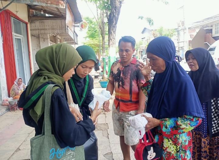 Milad Korps HMI-Wati (KOHATI) Yang Ke-56 Tahun, Kohati Komisariat Insan Cita IAIN Madura Menggelar Bagi-Bagi Sembako, Alat Sekolah Dan Pakaian Bekas Kepada Mahasiswa Dan Masyarakat Setempat (Doc: DETIK Indonesia)