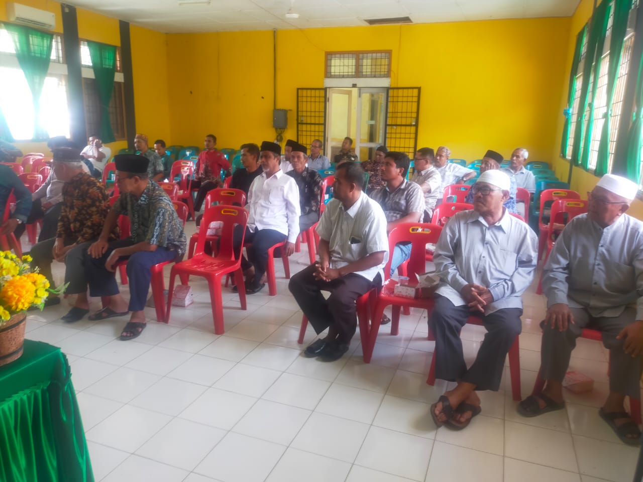 Ketua Yayasan Asrama Peudada Banda Aceh H. Basrun Yusuf yang Didampingi Oleh Rekan Pengurusnya Melakukan Musyawarah Dalam Rangka Silaturrahmi (Doc:DETIK Indonesia)