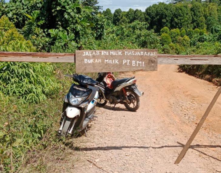 Aksi Blokir Jalan Masuk PT. Bintani Megah Indah (BMI).(Doc:DETIK Indonesia)