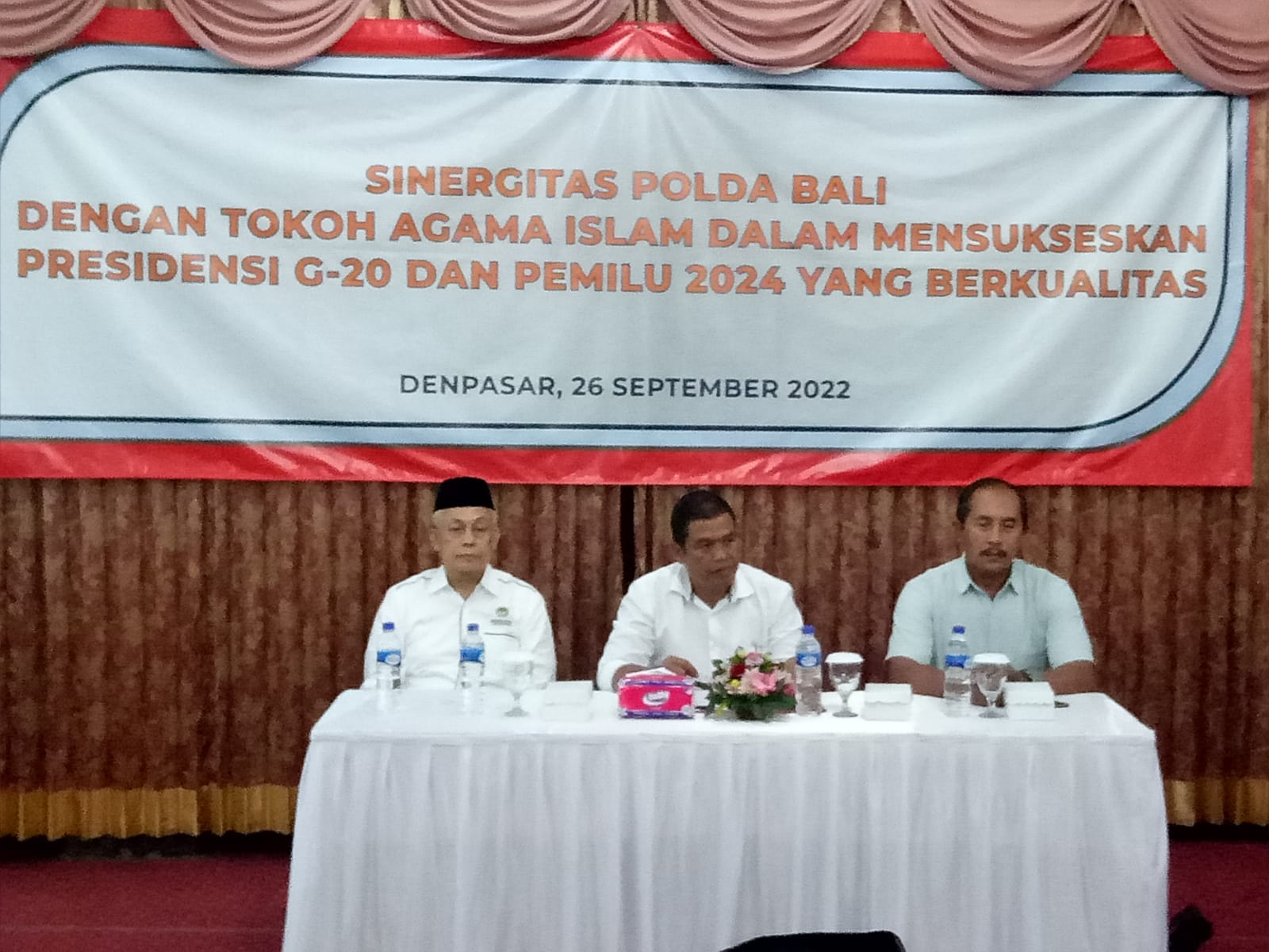 Ketua DPW LDII Prov.Bali, Drs. H. Olih Solihat Karso, MSn. Beserta Pengurus; Kanit IV Subdit 1 Ditintelkam Beserta Anggota; Dan Ketua DPD LDII Kab/Kota Se-Bali.(Doc:DETIK Indonesia)