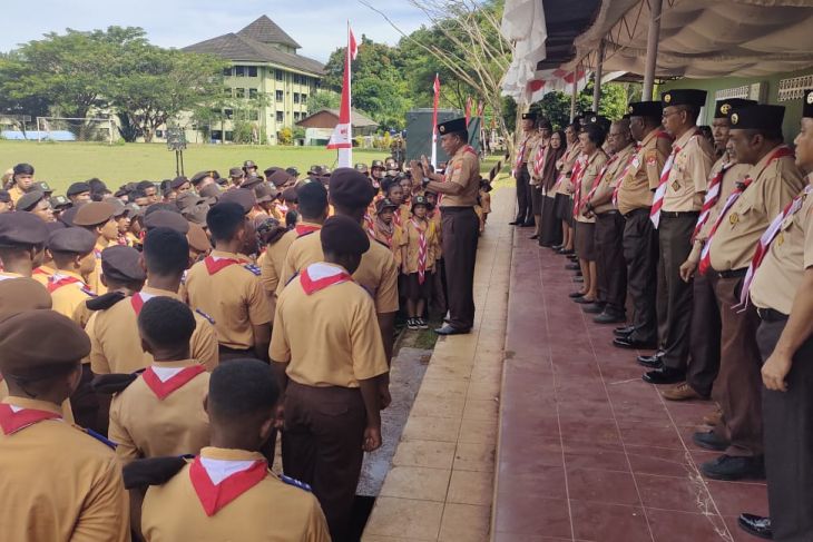 Panglima Kodam XVIII/Kasuari Mayjen TNI Gabriel Lema Mengajak Para Remaja Anggota Pramuka Di Wilayah Manokwari, Papua Barat (Doc: DETIK Indonesia)