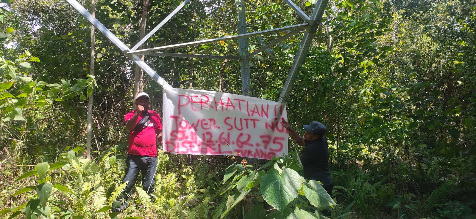 Tower SUTT jalur Sofifi - Jailolo, disegel pekerja akibat upah kerja belum dibayar.