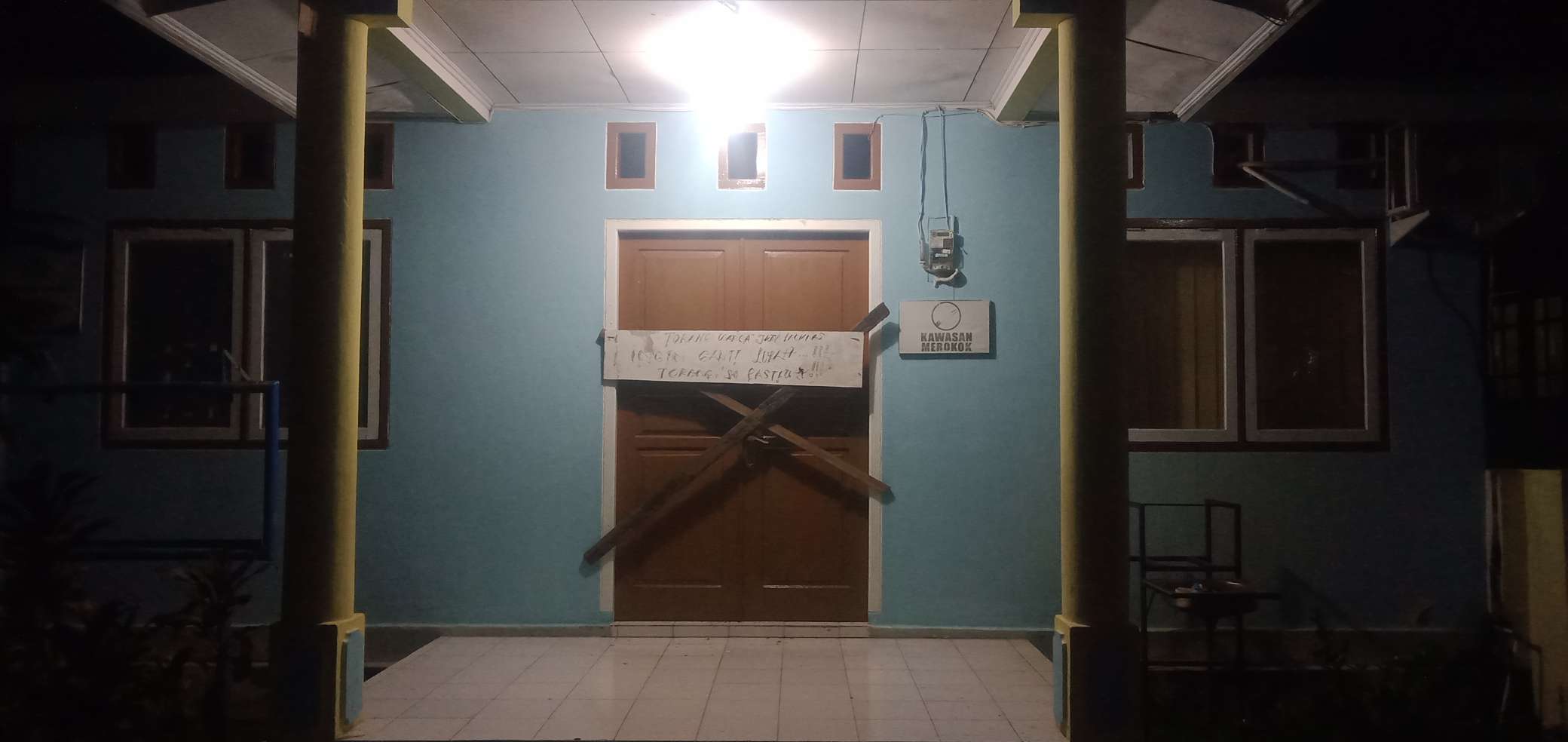 Kantor Lurah Jati Perumnas di palang warga