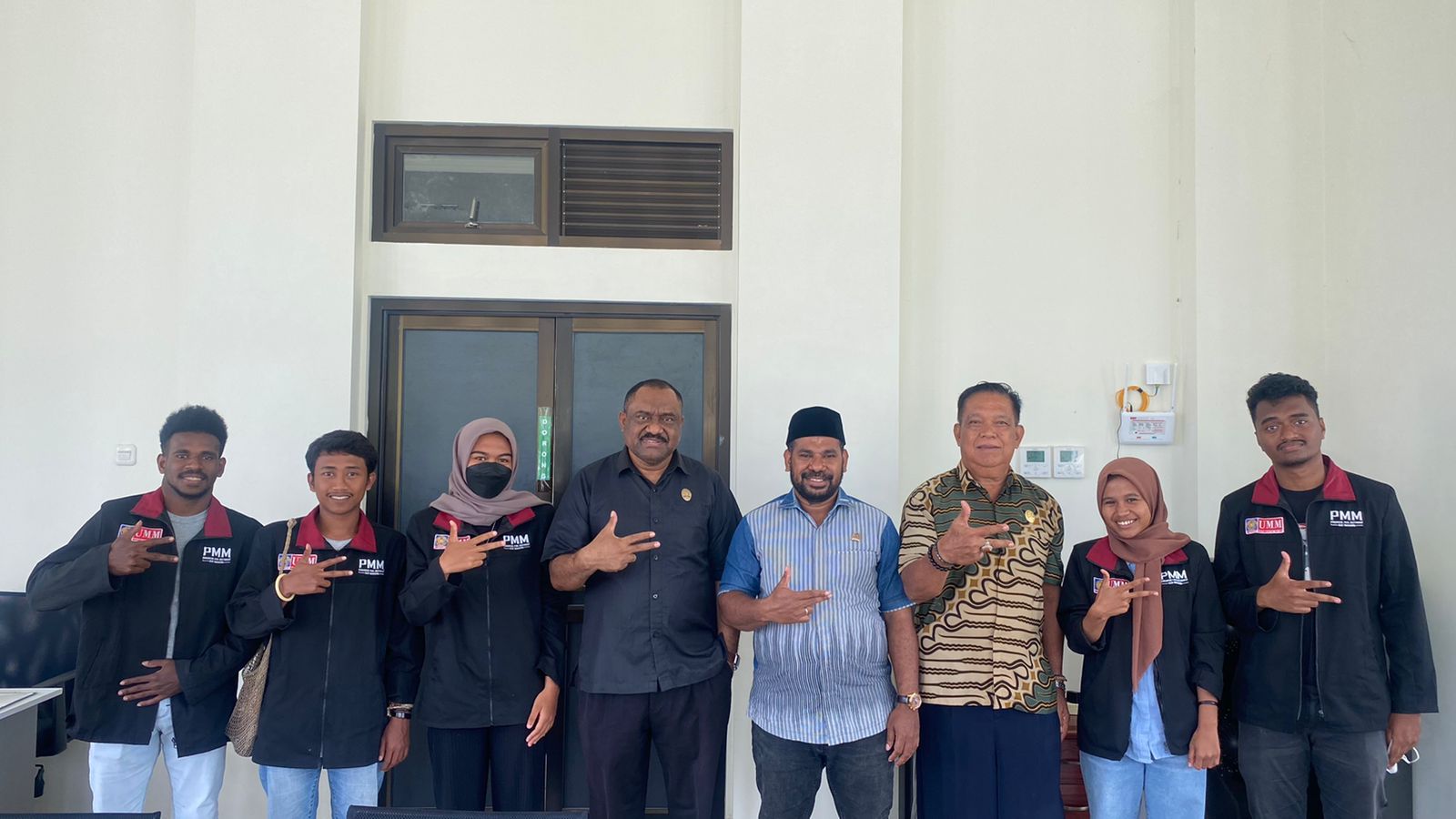 Sejumlah Mahasiwa Universitas Muhammadiyah Malang (UMM) Mengadakan Pelatihan Pembuatan Virgin Coconut Oil (VCO) Di Kampung Namatota.(Doc:DETIK Indonesia)