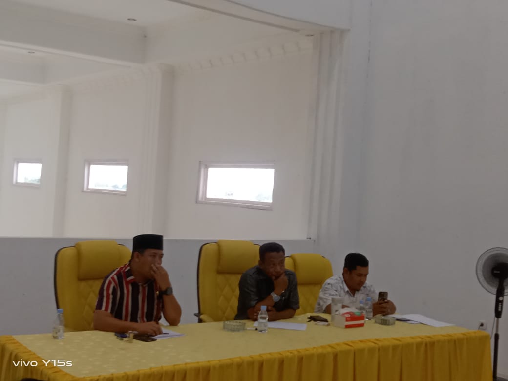 Wakil Ketua I DPRD Taliabu, Muh. Taufik Toib Koten (Ditengah).(doc: Ist/Detik Indonesia)