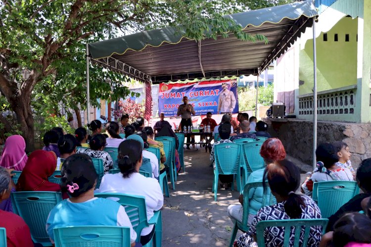 Kapolres Sikka Gelar Jumat Curhat dengarkan keluhan masyarakat Nangahure Bukit (Dok. Humas Polres Sikka)