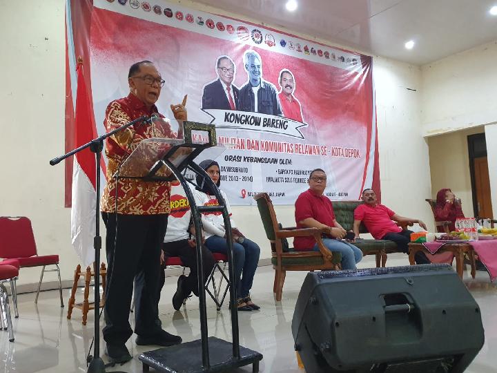 Politikus Senior PDIP Sidarto Danusubroto Saat Orasi Kebangsaan Dalam Kongkow Bareng Relawan Ganjar Pranowo di Balai Rakyat Beji, Kecamatan Beji, Depok, (detikindonesia.co.id)