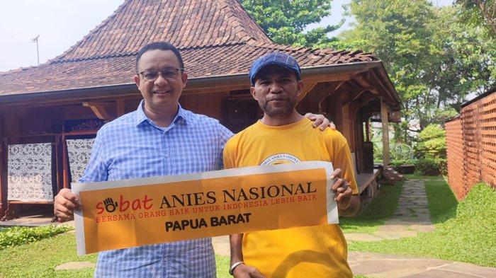 Bakal calon presiden (Bacapres) 2024 Anies Baswedan (kiri) bersama Ketua Sobat Anies Nasional Papua Barat Jemmy Morin di kediaman Anies Jl Lebak Bulus II Dalam, Cilandak, Jakarta Selatan, Tribunnews- (detikindonesia.co.id)