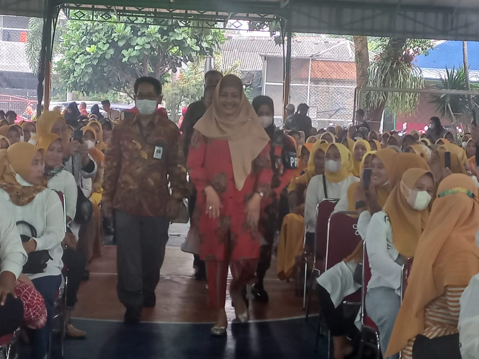 Anggota Komisi IX DPR RI Wenny Haryanto bertemu dengan warga masyarakat Kota Depok, (detikindonesia.co.id)