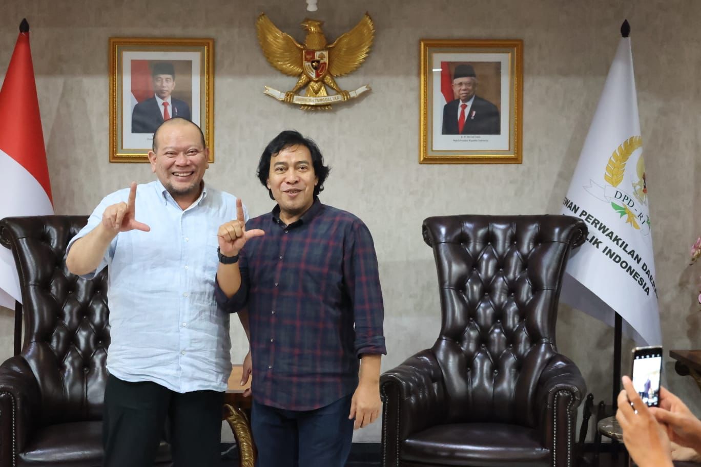 Ketua DPD RI, AA LaNyalla Mahmud Mattalitti bersama komedian komen (detikindonesia.co.id)