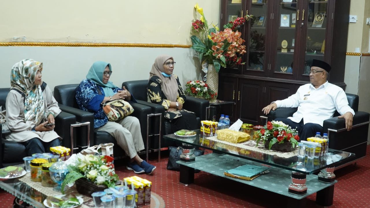 Walikota Tidore Kepulauan Capt, H. Ali Ibrahim dan Ir. Lily Ishak bersama rombongan, (detikindonesia.co.id)