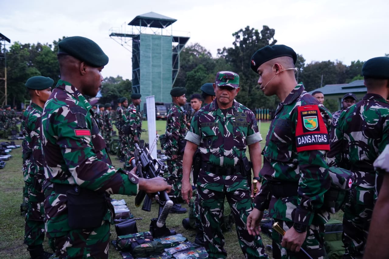 Mayjen TNI Izak Pangemanan, M.Han Memimpin Kegiatan Satuan Yonif RK 751/VJS, (detikindonesia.co.id)