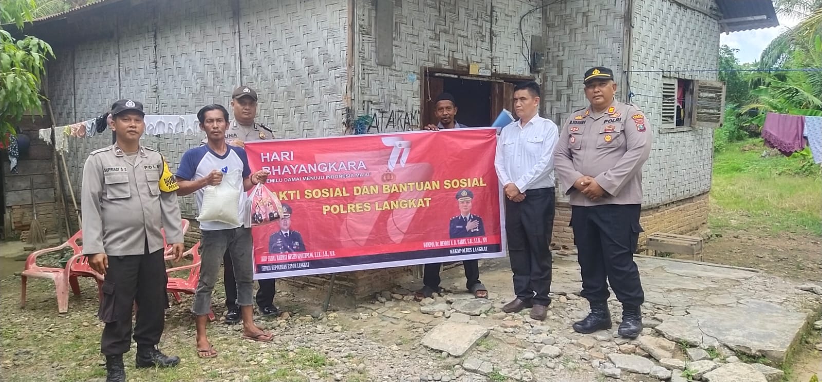 Polsek Gebang Polres Langkat Laksanakan Kegiatan Bahkti Sosial Dan Bantuan Sosial Kepada Masyarakat Miskin (detikindonesia.co.id)