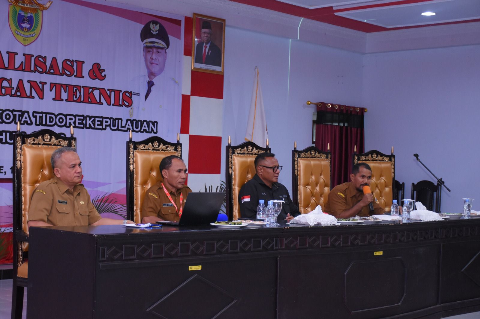 Walikota Tidore Yang Diwakili Staf Ahli Walikota Bidang Hukum, Politik dan Pemerintahan Marjan Djumati, (detikindonesia.co.id)