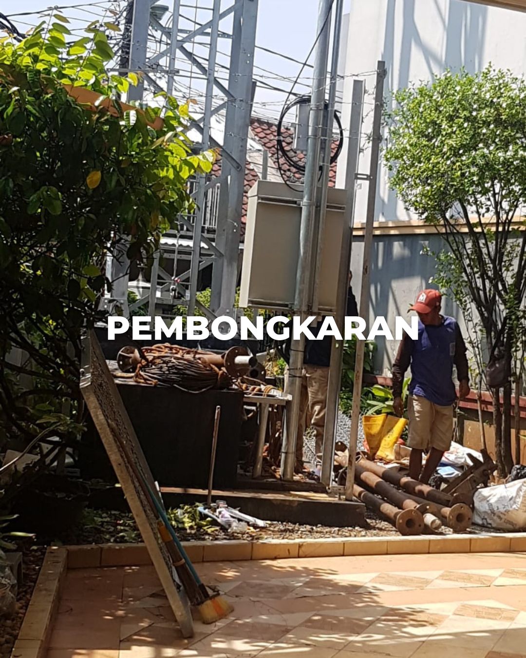 Pembongkaran Tower BTS Yang Tak Berizin Di Pemukiman Warga kawasan Taman Semanan Indah Jakarta Barat, (detikindonesia.co.id_