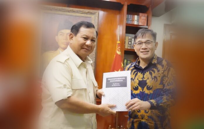 Setelah Melakukan Pertemuan Tertutup Dengan Prabowo Subianto, Budiman Sudjatmiko Menyerahkan Gagasan dan Pemikirannya: Transformasi Indonesia. (detikindonesia.co.id)