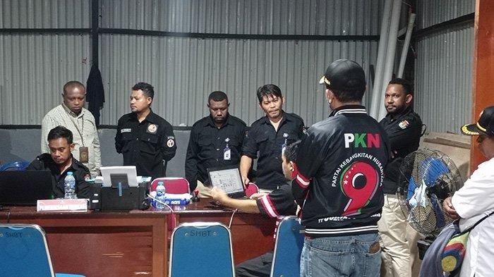 KPU Papua Barat Daya Berupaya Menghubungi KPU RI Perihal PKN Yang Datang Lewat Batas Waktu Pengembalian Berkas Perbaikan Bakal Calon Anggota DPRD Papua Barat Daya (detikindonesia.co.id)