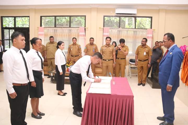 198 PPPK Dari Formasi Tenaga Kesehatan Terima SK Dari Bupati Abdul Faris Umlati (detikindonesia.co.id)