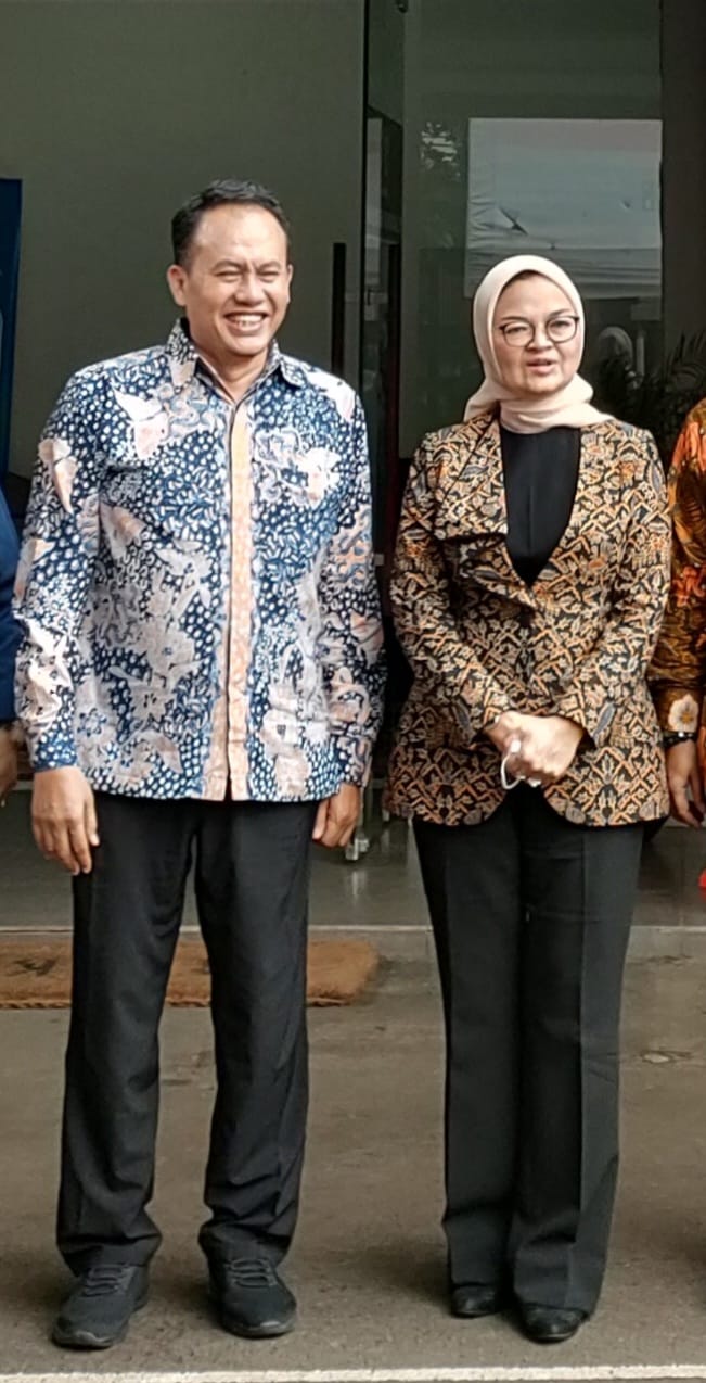Wakil Ketua BPKN Mufti Mubarok dan Kepala BPOM Penny K Lukito (detikindonesia.co.id)