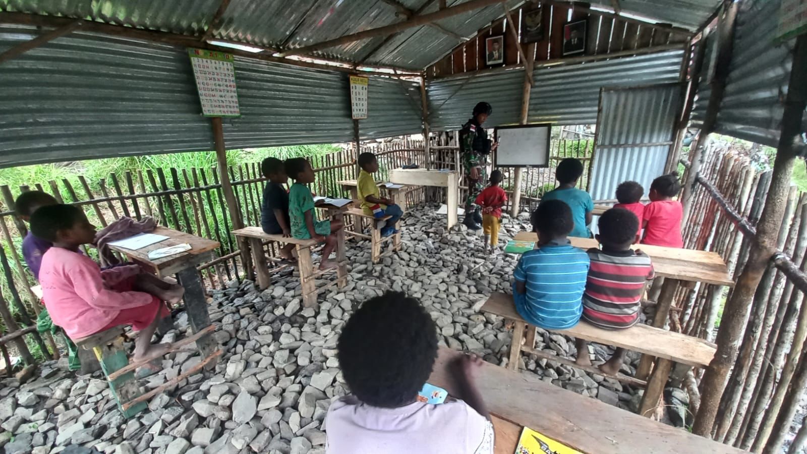 Satgas Yonif RK 115/ML Peduli Terhadap Pendidikan Anak di Papua, (detikindonesia.co.id)