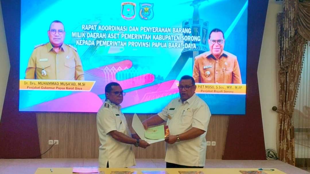 PJ Bupati Sorong Yan Piet Moso S.Sos.,M.M.,M.AP dan PJ Gubernur Papua Barat Daya Dr.Drs Muhammad Musa'ad M.Si (detikindonesia.co.id)