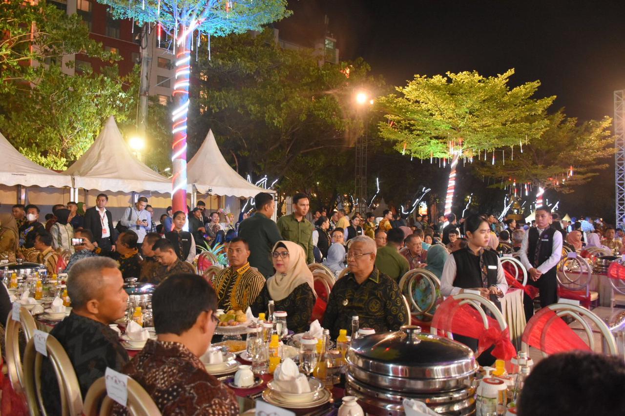 Gala Dinner APEKSI di Kota Makassar, Ikut Hadir Walikota Tidore dan Ibu Ketua PKK (detikindonesia.co.id)