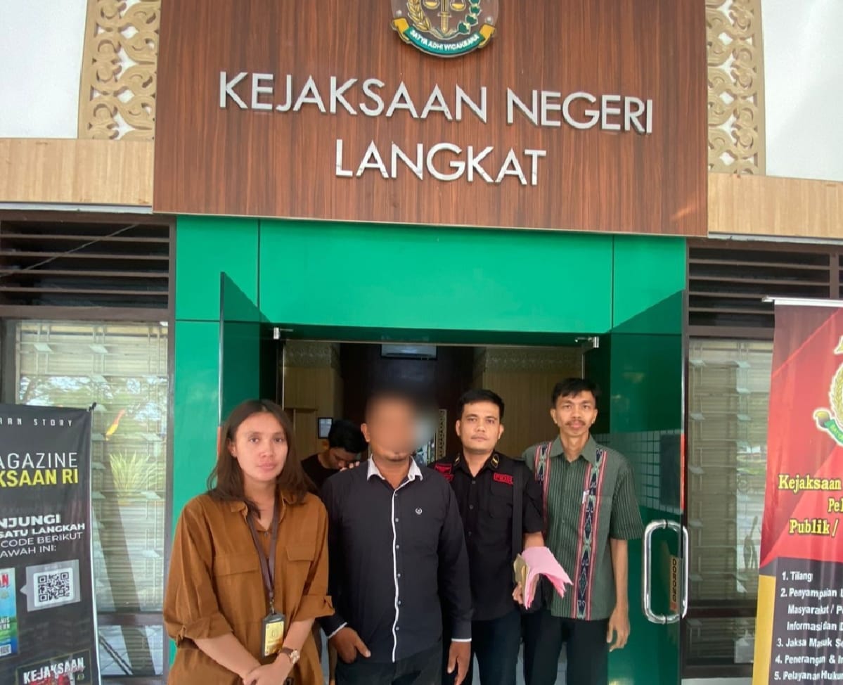 Kejaksaan Negeri (Kejari) Langkat lakukan penahanan terhadap IL Lurah Bukit Jengkol, Kecamatan Pangkalan Susu, Kabupaten Langkat