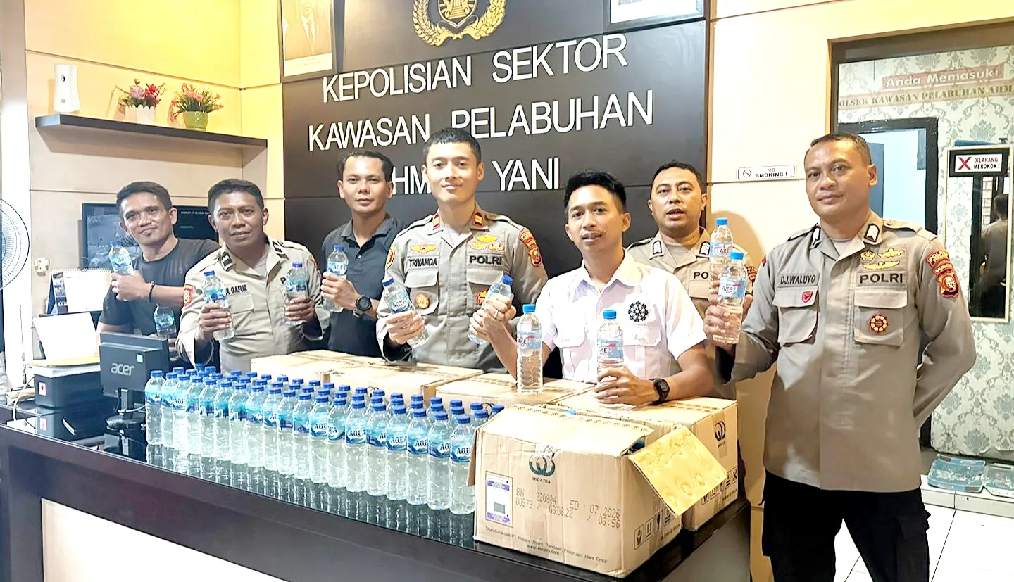 Polisi Amankan 168 Botol Miras yang Disimpan di Dapur KM Permata Obi (detikindonesia.co.id)