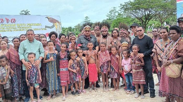 Upacara Adat di Lokasi Peletakan Batu Pertama Pembangunan Kantor Gubernur Papua Barat Daya oleh Keluarga Suku Malaseme Klablim (detikindonesia.co.id)