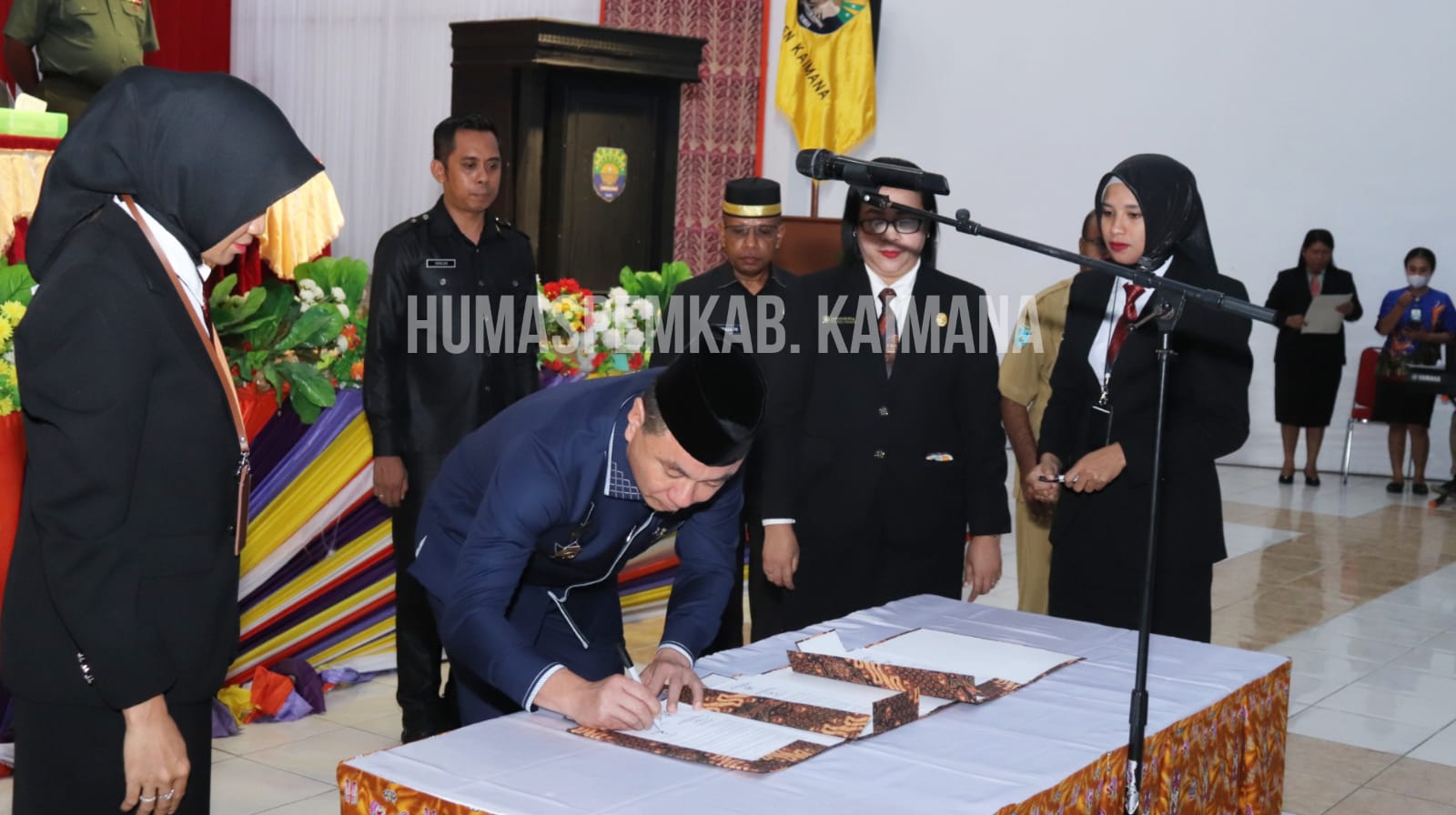 Bupati Freddy Thie Resmi Melantik Pejabat Baru di Lingkungan Pejabat Kaimana (detikindonesia.co.id)