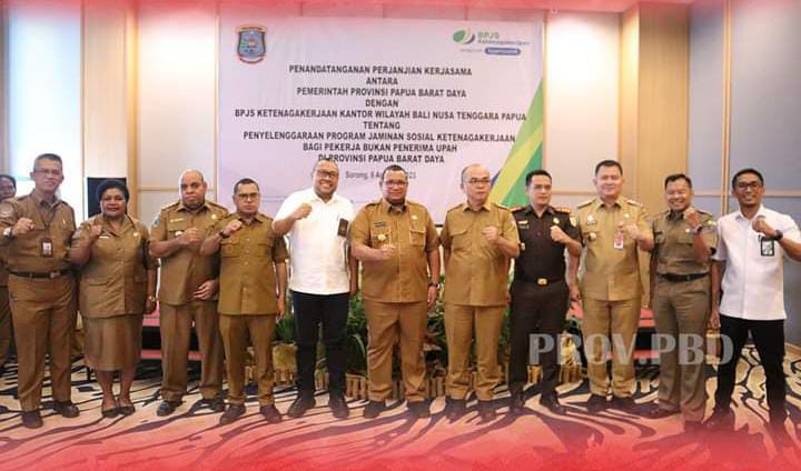 Prov. Papua Barat Daya Memberikan Perlindungan Sosial Kepada 50.104 Masyarakat Pekerja Bukan Penerima Upah (detikindonesia.co.id)