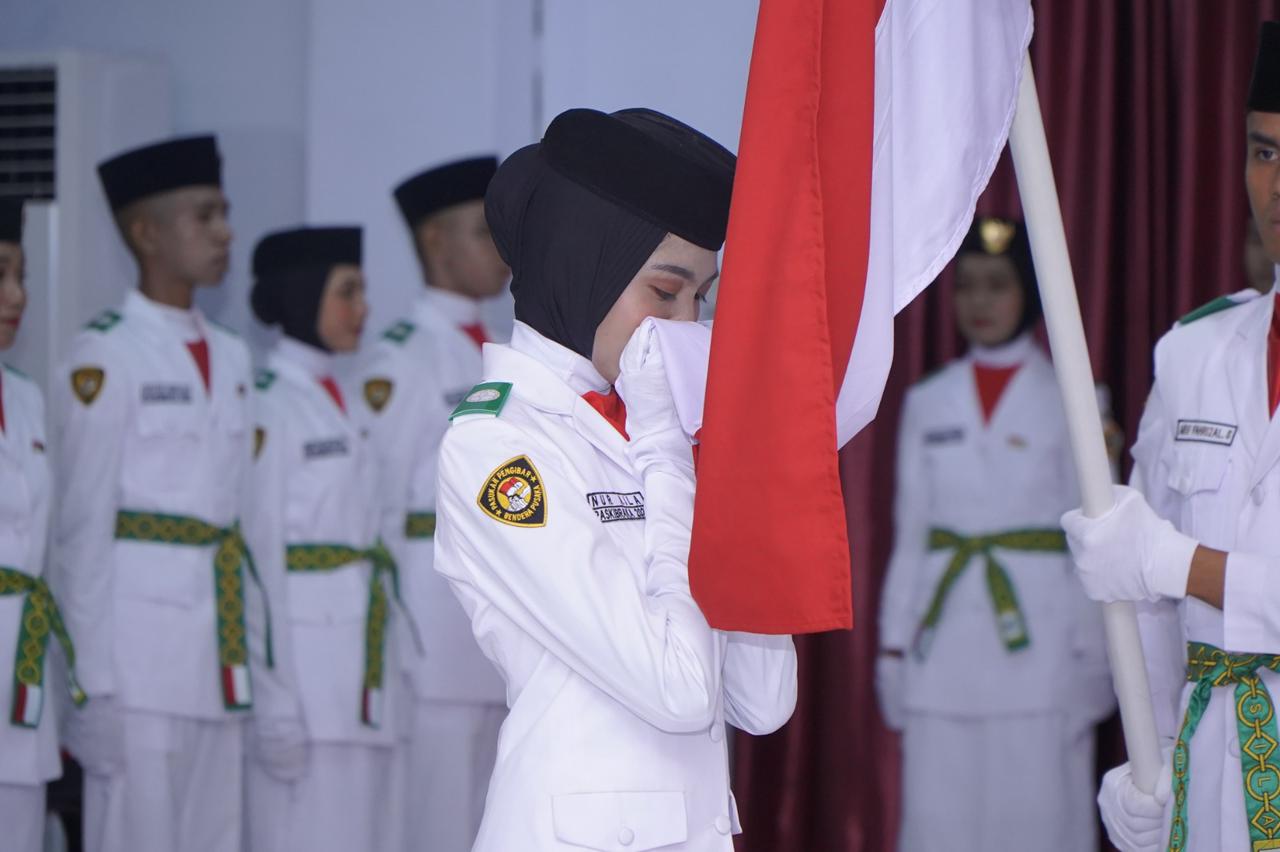 Walikota Tidore Kepulauan Resmi Kukuhkan 36 Paskibraka Kota Tidore Kepulauan (detikindonesia.co.id)