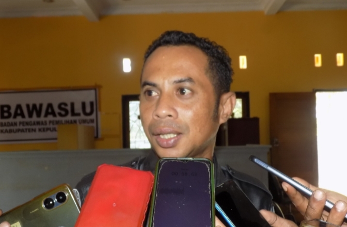 Foto: Ajuan Umasugi, ketua Bawaslu Kepulauan Sula. (doc: SAF/DETIK Indonesia)