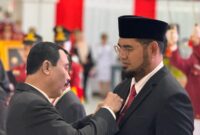 Bupati Halsel, Memberikan Tanda Lencana Alumni Kehormatan (detikindonesia.co.id)