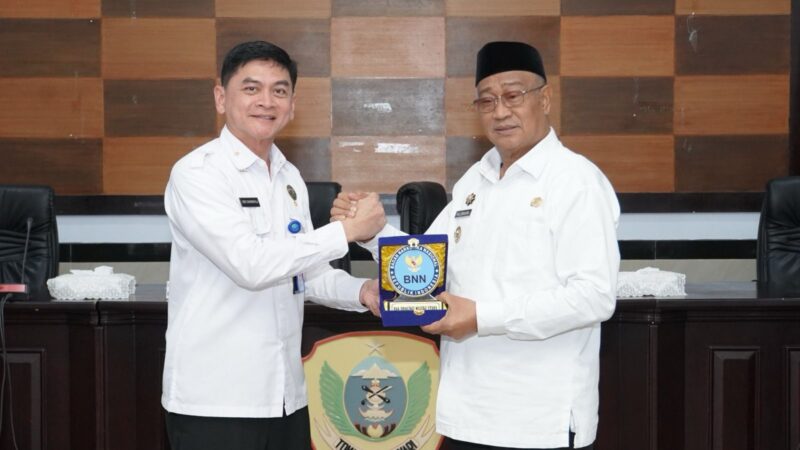 Walikota Tidore Kepulauan Capt, H. Ali Ibrahim dan Kepala BNN Maluku Utara (detikindonesia.co.id)