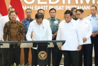 Presiden RI Joko Widodo didampingi Menteri Pertahanan Prabowo Subianto (dok: detikindonesia.co.id) ANTARA