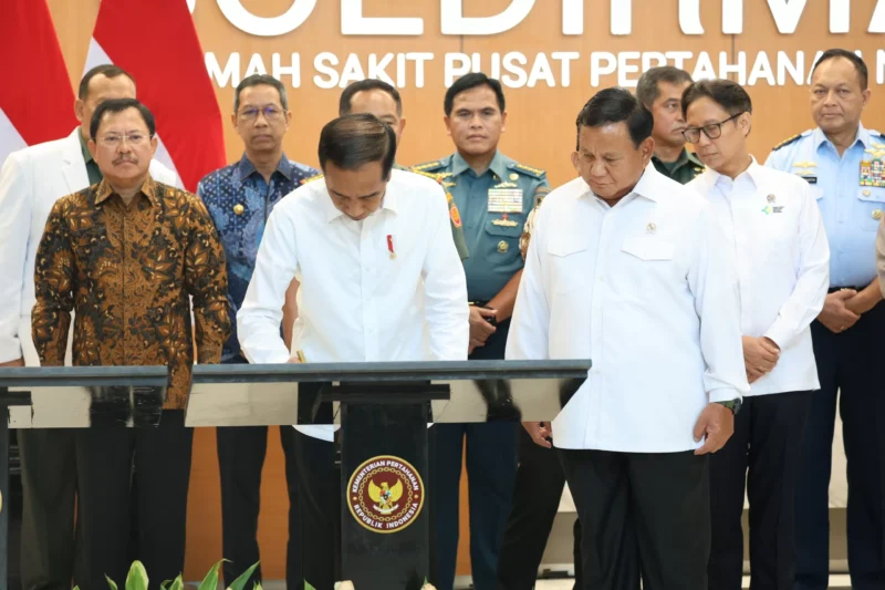 Presiden RI Joko Widodo didampingi Menteri Pertahanan Prabowo Subianto (dok: detikindonesia.co.id) ANTARA