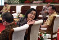 Menteri Keuangan Sri Mulyani (tengah) dan Menteri PANRB Azwar Anas (kiri) dan Mendagri Tito Karnavian menghadiri Sidang Kabinet Paripurna di Istana Negara (Dok: detikindonesia.co.id) KOMPAS.com