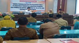 Ketua Ombudsman Republik Indonesia, Mokhammad Najih, saat memberikan pembekalan kepada ASN terkait UU Nomor 25 Tahun 2009 tentang Pelayanan Publik. (Detik Indonesia/ Syamsuri/Suara Indonesia.co.id)