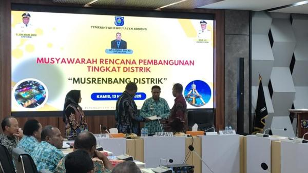 Bupati Sorong, Johny Kamuru, secara resmi membuka Musyawarah Perencanaan Pembangunan (Musrenbang) tingkat distrik pada Kamis (13/3/2025).