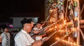 Wakil Bupati Bengkalis Bagus Santoso membuka festival lampu colok yang menjadi trasi tahunan dalam menyambut tujuh likur pada Bulan Ramadhan. (DETIKINDONESIA/ANTARA/HO-Diskominfotik)
