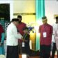 Bupati Fakfak Serahkan Hadiah kepada Pemenang Lomba (Detik Indonesia/RRI/Anwar)