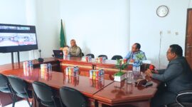 Bupati TTU saat mendengarkan arahan dari Gubernur NTT dalam kegiatan rapat koordinasi antara Pemprov NTT bersama Pemkab/Pemkot se-NTT secara virtual, Kamis, 27 Maret 2025. (Detik Indonesia/Lintas Biinmafo)