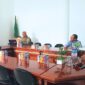 Bupati TTU saat mendengarkan arahan dari Gubernur NTT dalam kegiatan rapat koordinasi antara Pemprov NTT bersama Pemkab/Pemkot se-NTT secara virtual, Kamis, 27 Maret 2025. (Detik Indonesia/Lintas Biinmafo)