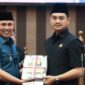 Wakil Bupati Tanah Bumbu H Bahsanudin saat menyampaikan Laporan Keterangan Pertanggungjawaban (LKPJ) Pemerintah Daerah Anggaran 2024 pada Rapat Paripurna DPRD Tanah Bumbu di Gedung DPRD setempat, Senin (24/03/2025). (Ist)