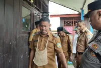 Bupati Kabupaten Teluk Bintuni, Yohanis Manibuy, melakukan Kunjungan Kerja ke Distrik Kamundan. (Detik Indonesia/klikpapua)